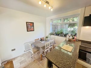 Kitchen Diner- click for photo gallery